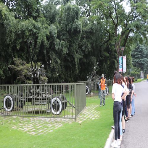 参观退役兵器2.JPG